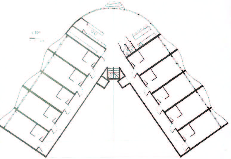 Plattegrond 1:100 van het woongebouw — vlindervormige structuur